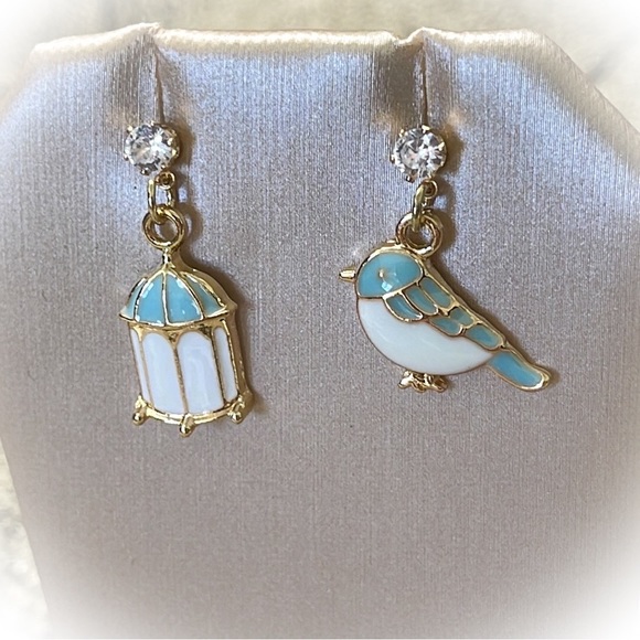 💕Beautiful Bird & Cage Fashion Earrings💕 - Picture 2 of 4